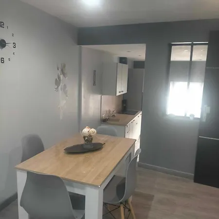 T2 Meuble Situe A 54970